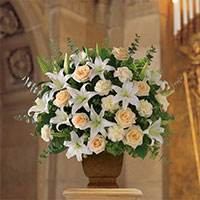 Envíe flores de condolencia y arreglos florales para funerales | Teleflora