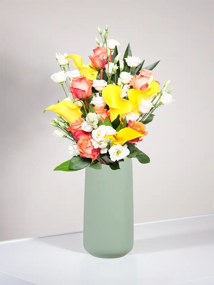 Bouquet with Calla lilies, roses and eustoma