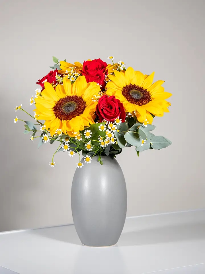 Bouquet of sunflowers and roses