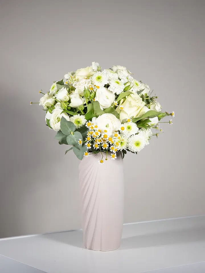 Bouquet in white shades