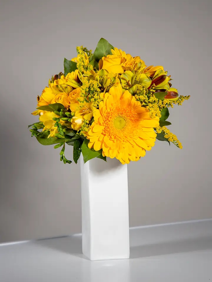 Bouquet in yellow shades