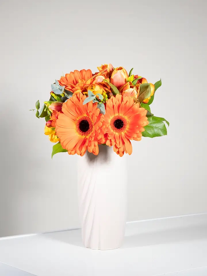 Bouquet in orange shades